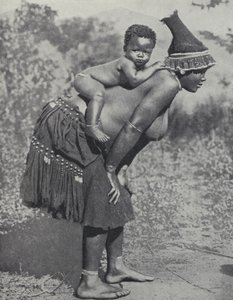Bebeğini sırtında taşıyan kadın, Güney Afrika (s/b fotoğraf)