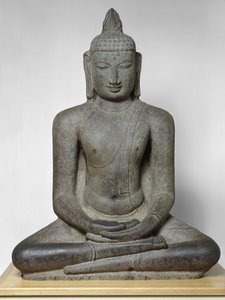 Meditasyonda oturan Buddha Shakyamuni (Dhyanamudra), Chola dönemi, c.12. yüzyıl (granit)