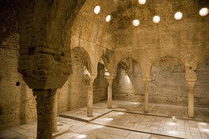 Arap Hamamlarında Buhar Odası, Granada (fotoğraf) by Spanish School