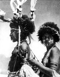 Boyalı savaşçılar, Papua, Yeni Gine, 1936.