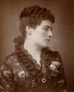 Sophie Eyre, İngiliz aktris, 1883 by St James