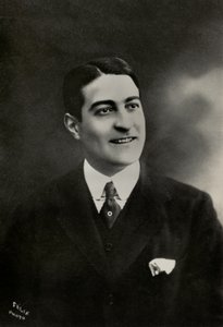 Fransız sanatçı Max Dearly