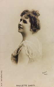 Paulette Darty olarak bilinen Fransız şarkıcı Paulette de Bardy