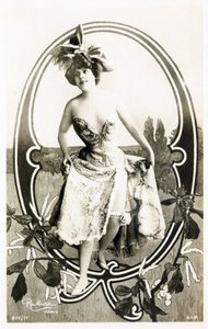 S: Marcelle Yrven, Fransız aktris - Tiyatrolar: Palais Royal, Folies Dramatiques, Paris - Kartpostaldaki alfabe by Studio Reutlinger