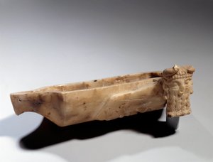 Mezopotamya Sanatı: Sümer dönemi (MÖ 2400 civarında) androcephal boğa (albatrede) ile süslenmiş lamba. Paris, Louvre Müzesi by Sumerian Mesopotamian School
