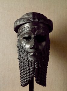 Sümer sanatı: kralın başı, belki Naram-Sin (Naram Sin) (MÖ 2254-2218). Bronz heykel. Yaklaşık 2250 M.Ö. 36x20 cm Bağdat, Ulusal Irak Müzesi