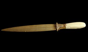 Sümer uygarlığı: altın hançer (29 cm). Ur web sitesinden. Bağdat, Ulusal Irak Müzesi