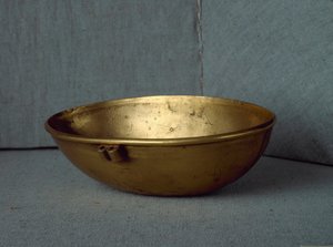 Sümer uygarlığı: altın oval fincan. karartmak 15 cm Bağdat, Ulusal Irak Müzesi by Sumerian Sumerian