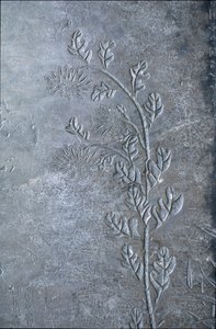 Hristiyan temalı, çiçek ve yapraklarla oyulmuş stel, 618-907 (taş) by Tang Dynasty Chinese School
