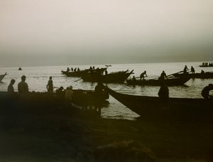Denizde Japon balıkçı, 1900 - 1915 civarı (fotoğraf) by Teijiro Takagi