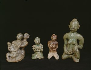 Anne ve çocuk figürleri (pişmiş toprak) by Thai School
