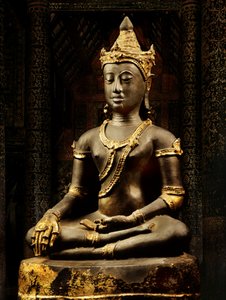 Lanna Buddha regalia ile süslenmiş by Thai School