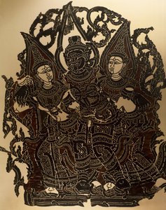 Dasakantha ve eşlerini temsil eden Nang Yai gölge kuklası tiyatrosundan bir sahne, oymalı deri panel, Tayland, Tayland Uygarlığı by Thai School