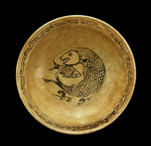 Balık motifli seramik tabak, Sukhothai dönemi (taş eşya) by Thai School