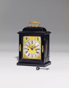 Çeyrek tekrarlı William ve Mary çarpıcı masa saati, hayır. 167, c.1690 (abanoz ve yaldızlı metal) (ayrıca bkz. 867496-7)