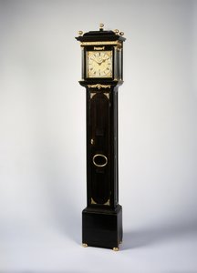 Charles II Roman çarpıcı bir ay süren uzun kasalı saat by Thomas Tompion