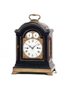 George III çarpıcı masa saati, c.1770 (ahşap, cam ve metal) (ayrıca bkz. 491922) by Thomas Wagstaff or Wagstaffe