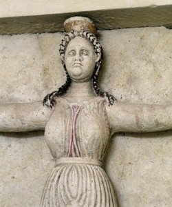 Sveshtari'nin Trakya mezarı, Atlas'ta bir kadın heykelinin detayı, MÖ 3. yüzyıl (taş heykel)