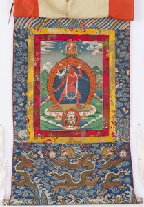 Dakini, 19. yüzyıl resmi, 19. ve 18. yüzyıl tekstil bordürleri by Tibetan School