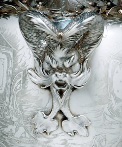 Bir yatçılık kupasının detayı by Tiffany and Company