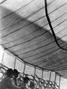 Sirk Çadırı (Büyük Rus Sirki), Mexico City, 1924 by Tina Modotti