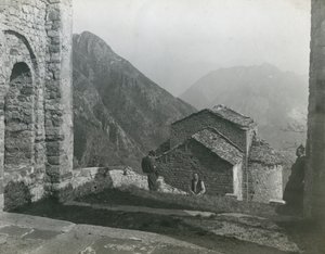 San Pietro al Monte Manastırı, Civate, Lombardiya, İtalya, Ugo Monneret de Villard tarafından çekilmiş fotoğraf, 1910 civarı by Ugo Monneret de Villard