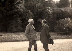 Louis Barthou, General Luigi Cadorna ile konuşuyor. Fotoğraf Mayıs 1916