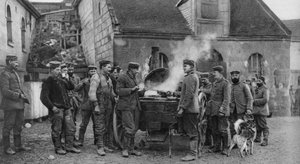 Bir Fransız köyünde bir Alman ordusu sahra mutfağı, I. Dünya Savaşı, 1915 by Unbekannt