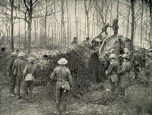 Kamuflaj Altında 5.9 Alman Deniz Silahı Getiren Bir Kara Gemisi, 1919. by Unbekannt