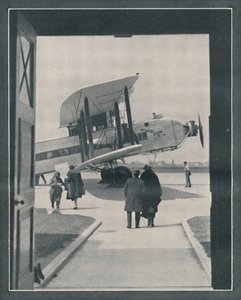 Modern Dünyanın Bir Sembolü - Croydon Havaalanına Binen Yolcular, c1935 by Unbekannt