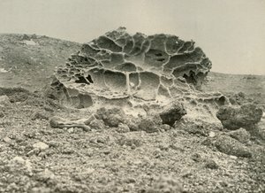 Kışlık Bölgelere Yakın Yıpranmış Bir Kenyte Kayası, c1908, 1909. by Unbekannt