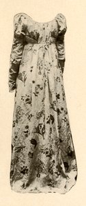 Madam Chevalier, c1795, 1937 tarafından giyilen devetüyü camlı basma bir elbise. by Unbekannt