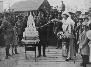 Haki bir düğün: Düğün pastasının damat kılıcıyla kesilmesi, 1915 by Unbekannt