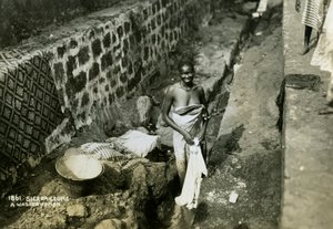 Bir çamaşırcı, Sierra Leone, 20. yüzyıl by Unbekannt