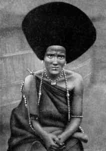 Beja Nil veya Baggara halkından bir kadın, Etiyopya, Afrika, 1922 by Unbekannt
