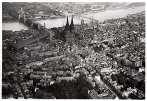 Köln'ün havadan görünümü, Kuzey Ren-Vestfalya, Almanya, bir Zeplin'den, c1931 1933 by Unbekannt