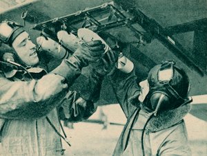 Bombalama eğitimi alan hava gözlemcisi, 1940 by Unbekannt
