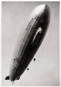 Hava gemisi LZ127 Graf Zeppelin, aşağıdan bakıldığında, 1933 by Unbekannt