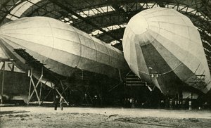 Hangardaki hava gemileri, Birinci Dünya Savaşı, 1914, c1920. by Unbekannt