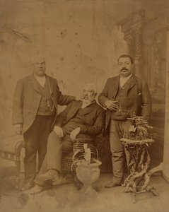Boyd ailesinin üç üyesinin albümen baskısı, 1890-1930. by Unbekannt