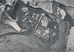 Viktorya Dönemi Altın Madeninde İş Başında, 1923. by Unbekannt