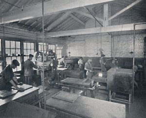 Dökümhanede İş Başında. Sayfaların Balmumu Kalıplarının Yapılması, 1917 by Unbekannt