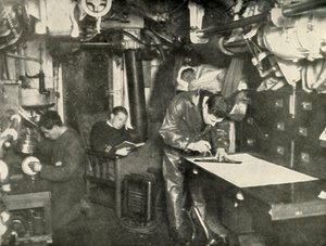 Denizin dibinde. Bir denizaltının koğuşunda, 1919. by Unbekannt