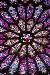St, Denis Bazilikası, Kuzey transept, Vitray Pencere (bir detay), Orta kapının üstündeki gül pencere, Saint-Denis, Fransa by Unbekannt