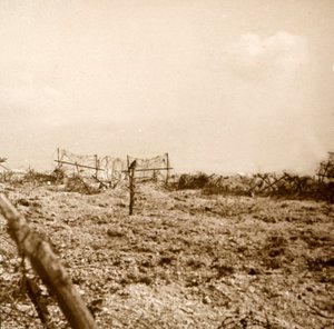 Satırlar arasında, Verdun, kuzey Fransa, c1914-c1918 by Unbekannt
