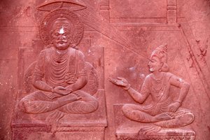 Bhagavad Gita bir Hindu tapınağına kazınmış: Krishna ve Arjuna Vrindavan Inde arasındaki diyalog by Unbekannt
