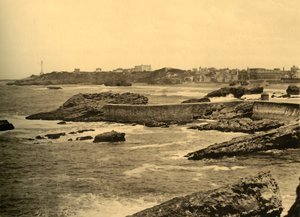 Biarritz - La Digue de la Cafetiere, c1930. by Unbekannt