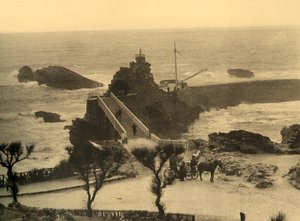 Biarritz - Bakire Kayası, c1930. by Unbekannt