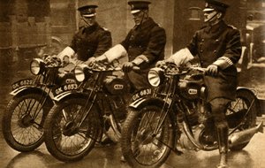 BSA motosikletlerinde İngiliz polisi, 1931, 1933. by Unbekannt