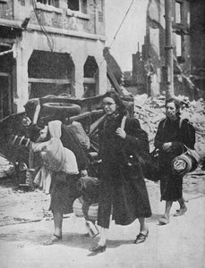 İngiliz birlikleri, mülteciler şehri terk ederken Louvain'de direniyor, 1940, 1940 by Unbekannt